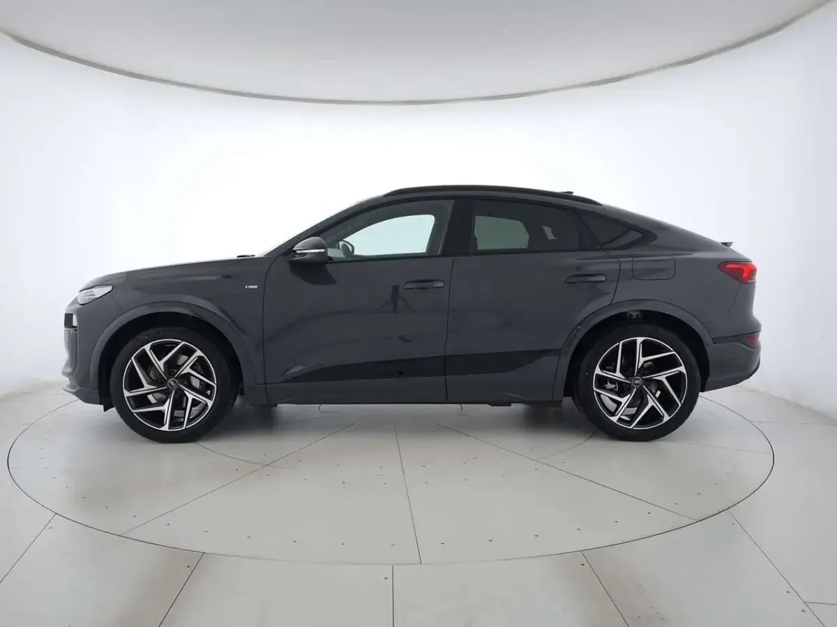 Nuova Audi Q6 Sportback e-tron S-Line 239 kW (326 CV) 2026 Grigio magnete SUV