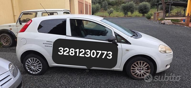 Usata Fiat Grande Punto 75 CV (55 kW) 2011 Bianco Utilitaria