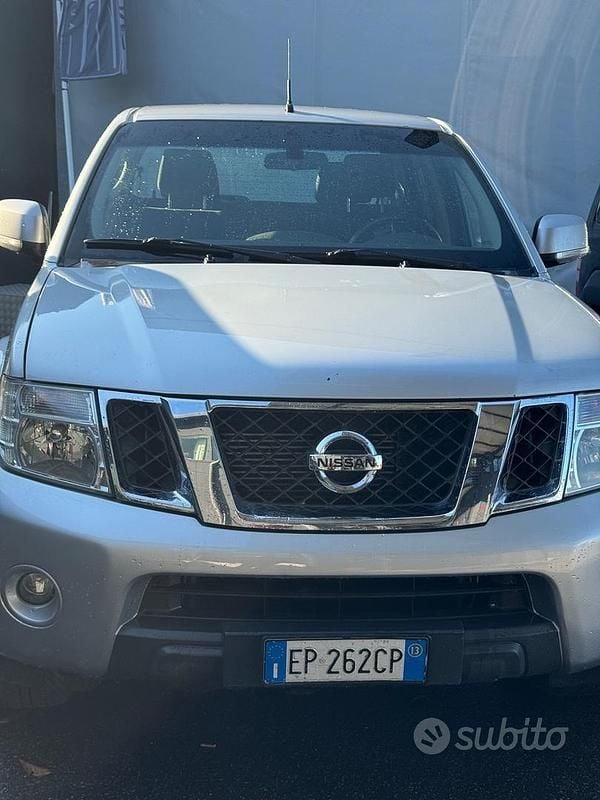 Grigio Usata 2013 Nissan Navara Pick-up | 11.800 € (Buon prezzo) - Immagine 1/4