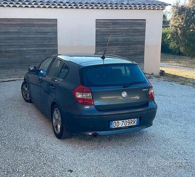 Usata BMW 118 122 CV (89 kW) 2006 Grigio Utilitaria