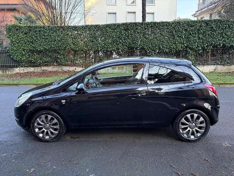 Usata Opel Corsa Club 65 CV (47 kW) 2011 Nero Berlina