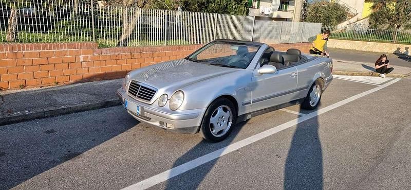 Usata Mercedes CLK200 192 CV (141 kW) 1998 Argento Cabrio