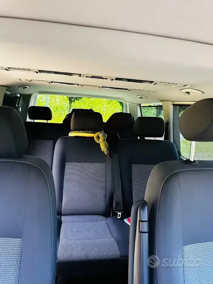 Usata VW Caravelle 102 CV (75 kW) 2012 Grigio Furgone
