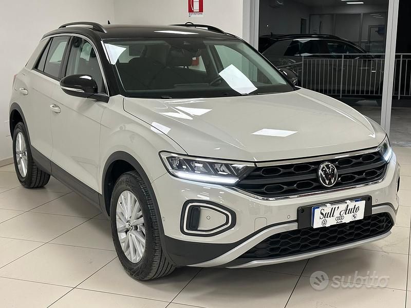 Usata VW T-Roc Life 110 CV (80 kW) 2023 Beige SUV