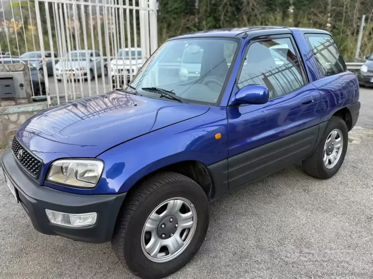 Usata Toyota RAV4 128 CV (94 kW) 1998 Blu SUV