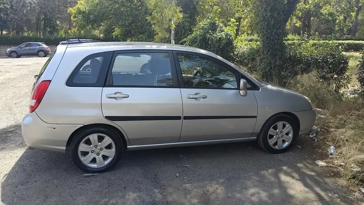 Usata Suzuki Liana GLX 103 CV (75 kW) 2003 Grigio Berlina