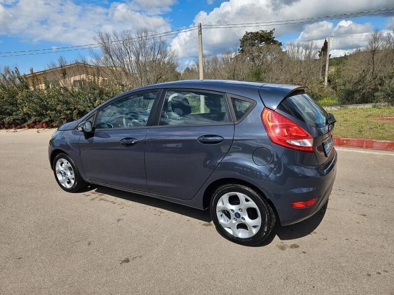 Usata Ford Fiesta Titanium 70 CV (51 kW) 2012 Blu Utilitaria