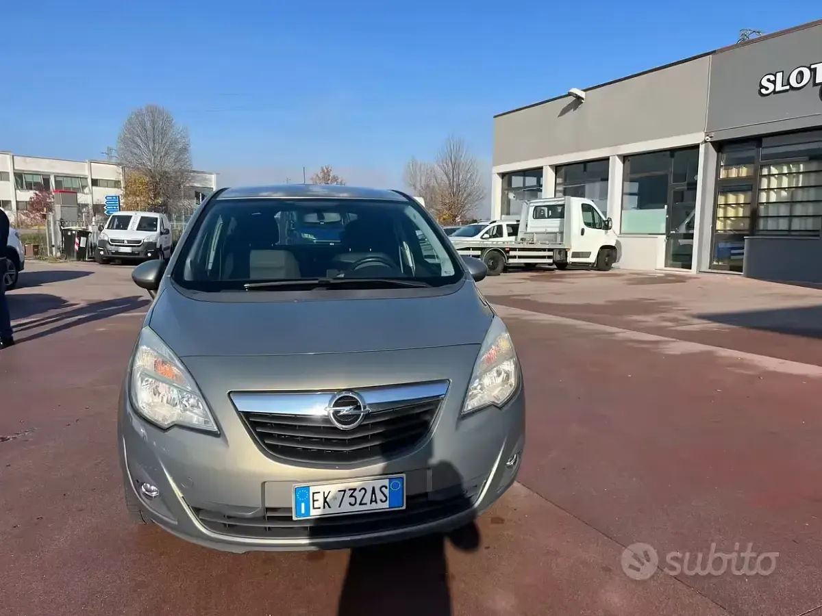Usata Opel Meriva 110 CV (80 kW) 2011 Giallo Monovolume