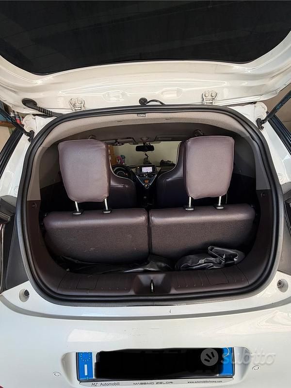 Usata Toyota iQ 90 CV (66 kW) 2010 Bianco Utilitaria