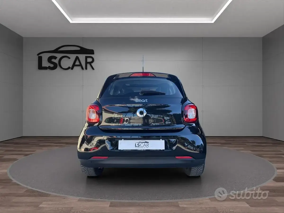 Usado Smart ForFour 90 CV (66 kW) 2019 Negro Utilitario