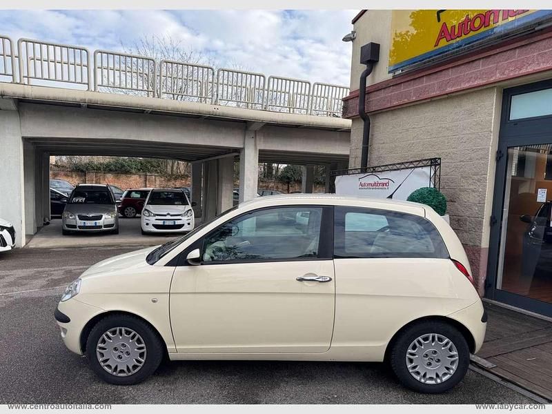 Usata Lancia Ypsilon 60 CV (44 kW) 2004 Beige Utilitaria