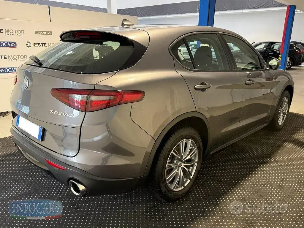 Usata Alfa Romeo Stelvio 190 CV (139 kW) 2019 Grigio SUV