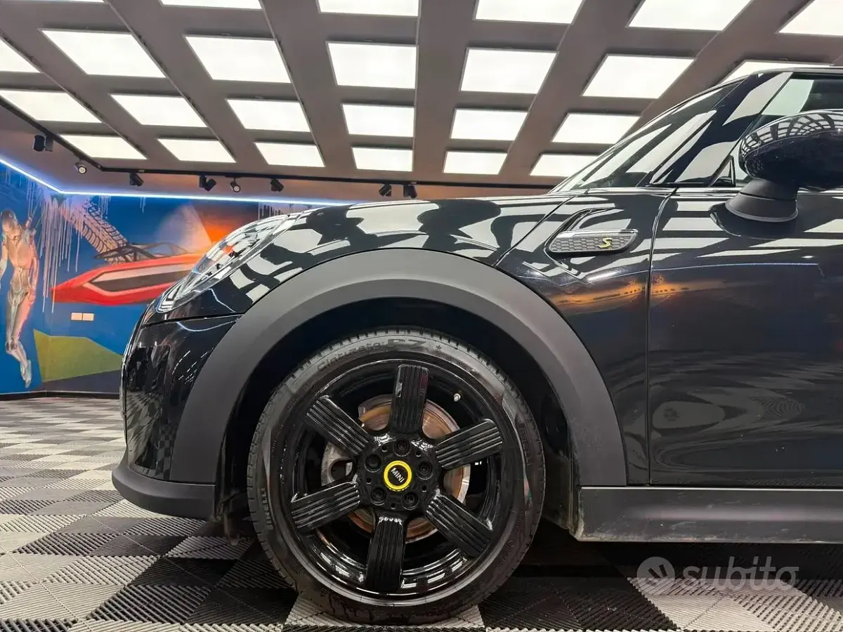 Usata Mini Cooper SE Resolute Edition 75 kW (102 CV) 2023 Nero Utilitaria