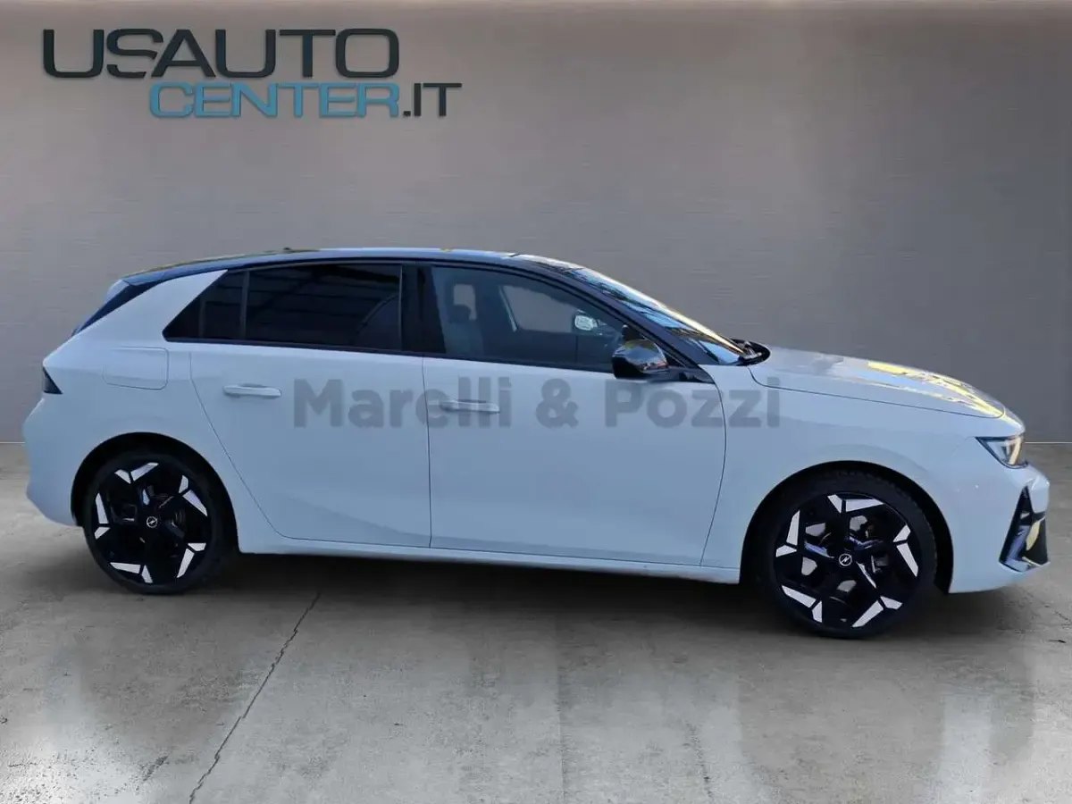 Usata Opel Astra Elegance 225 CV (165 kW) 2024 Bianco Utilitaria