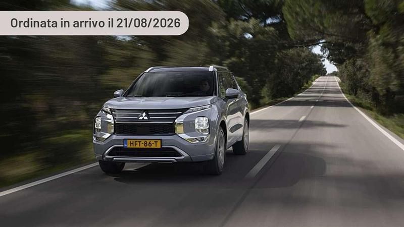 Nuova Mitsubishi Outlander P-HEV Invite 306 CV (225 kW) 2026 Argento SUV
