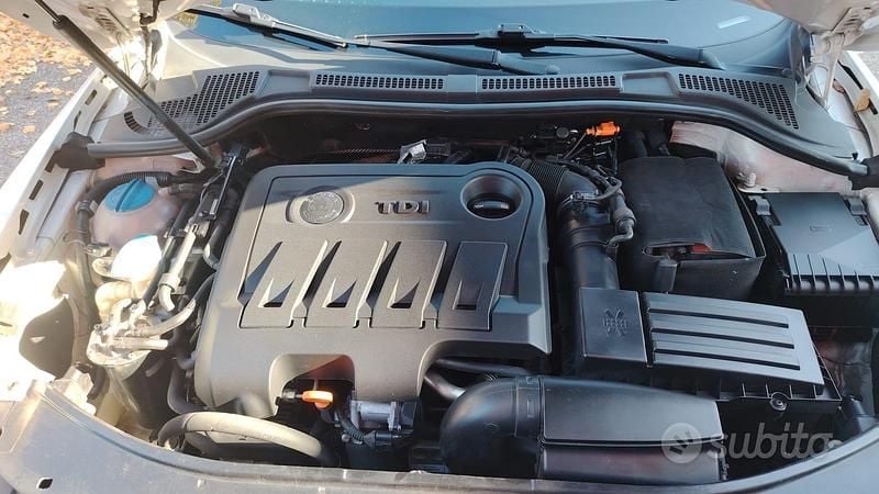 Usata Skoda Superb 140 CV (102 kW) 2013 Bianco Station wagon