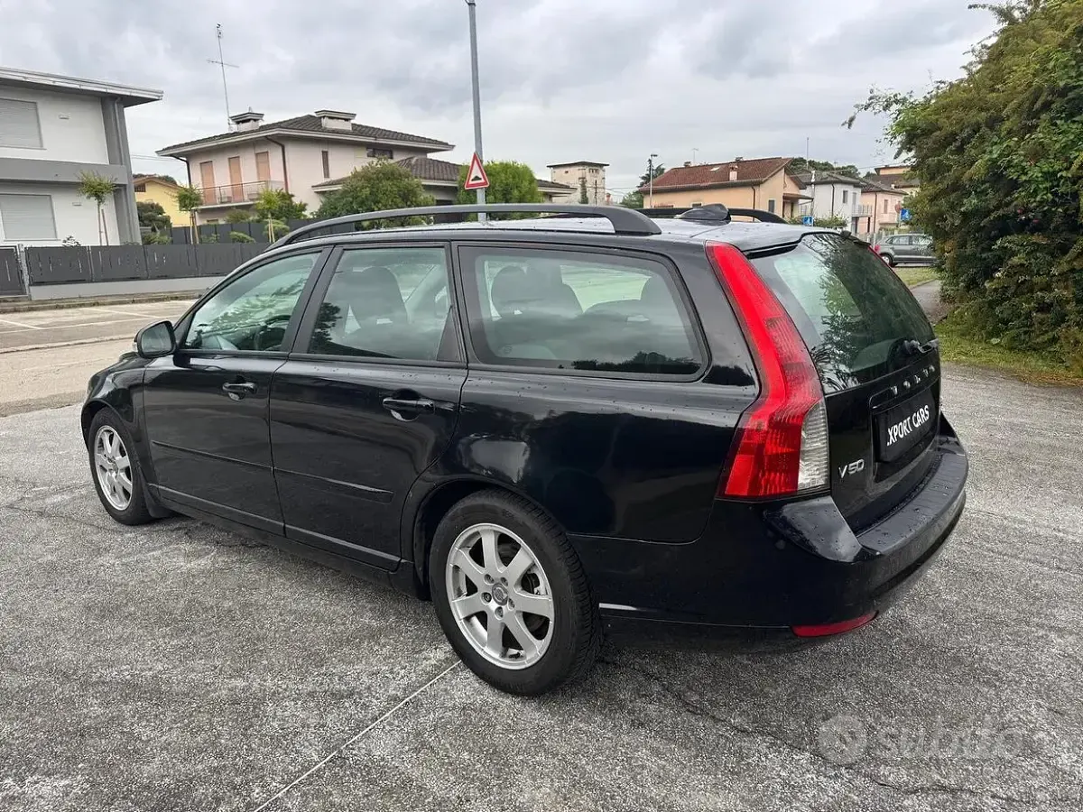 Usata Volvo V50 109 CV (80 kW) 2010 Nero Station wagon