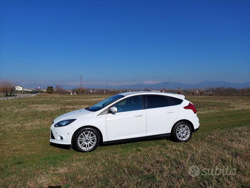 Usata Ford Focus Titanium 116 CV (85 kW) 2014 Bianco Berlina