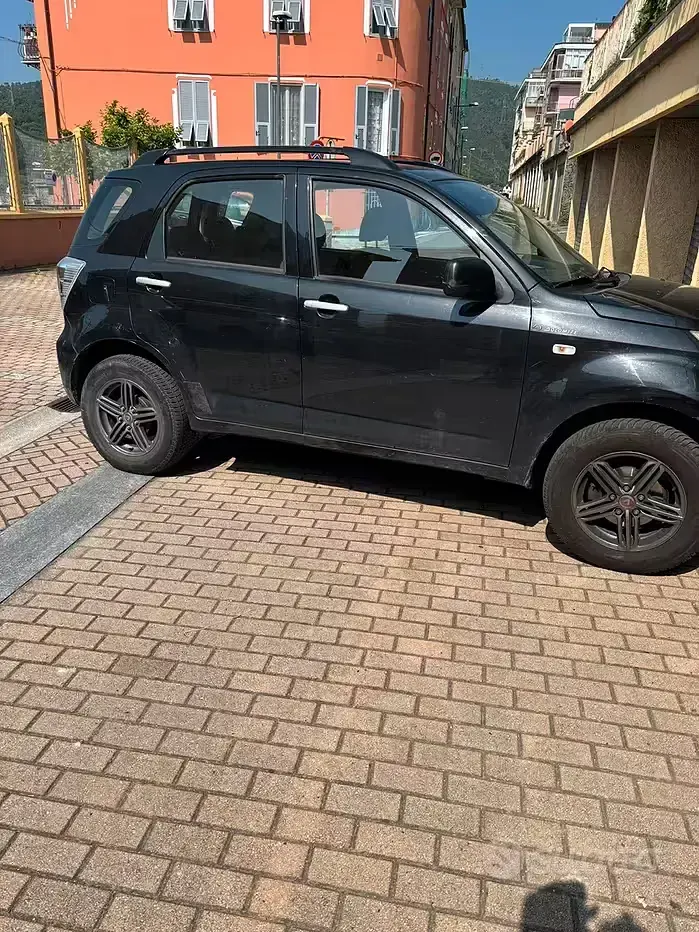 Usata Daihatsu Terios 102 CV (75 kW) 2011 Nero SUV