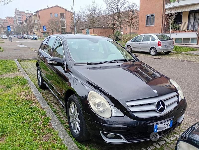 Usata Mercedes 320 224 CV (164 kW) 2007 Nero Monovolume