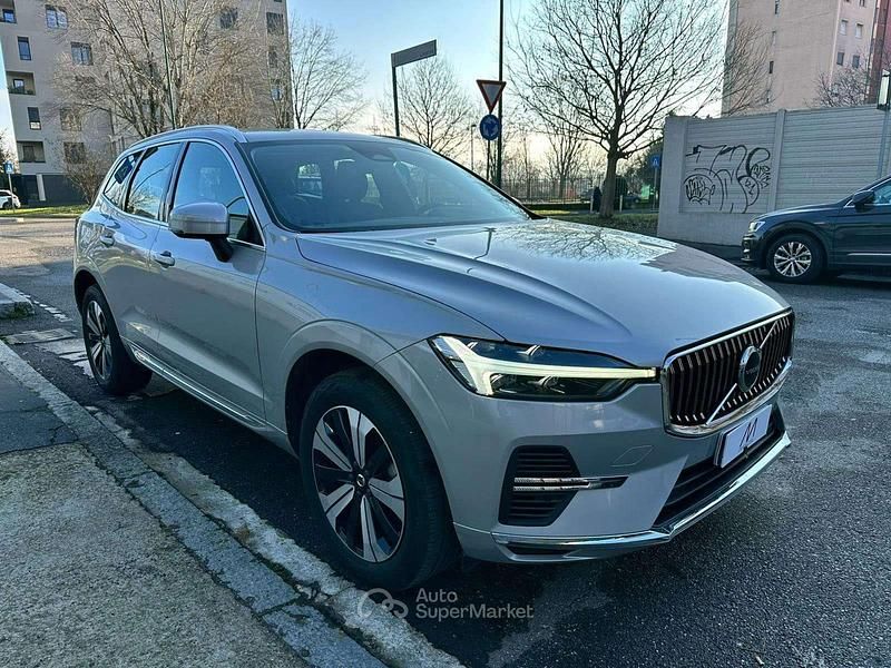 Usata Volvo XC60 Plus 253 CV (186 kW) 2023 Silver dawn metallizzato SUV