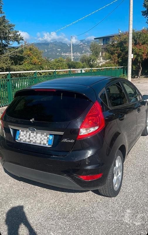 Usata Ford Fiesta Titanium 97 CV (71 kW) 2010 Nero Berlina