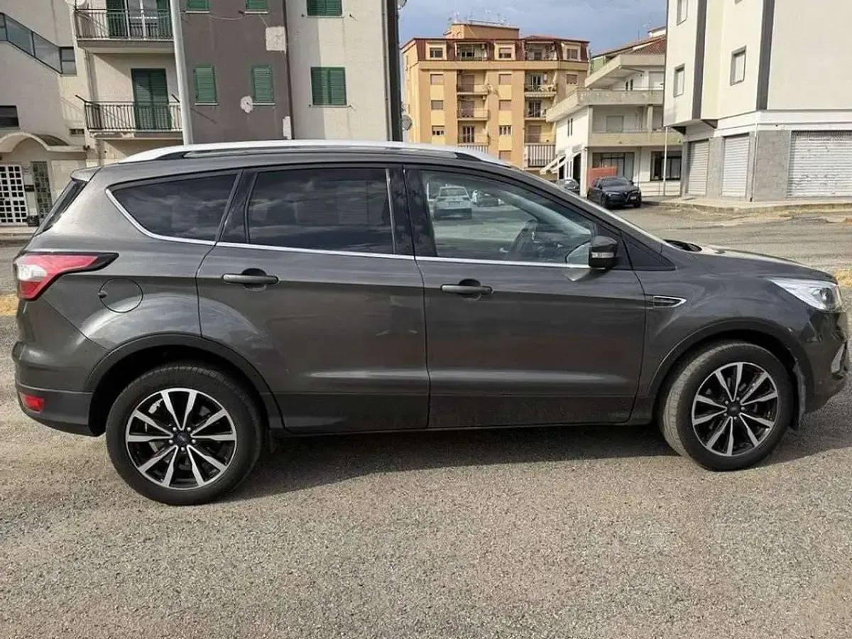 Usata Ford Kuga Business Edition 120 CV (88 kW) 2019 Grigio SUV