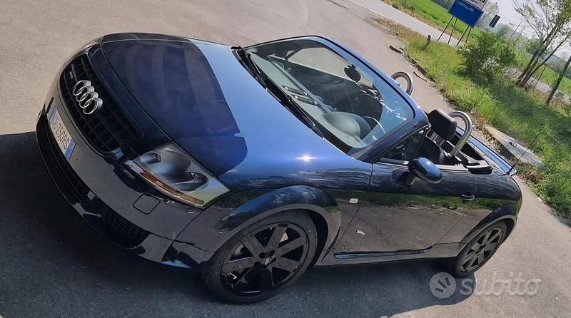 Usata Audi TT Roadster Ambiente 250 CV (183 kW) 2004 Blu Cabrio