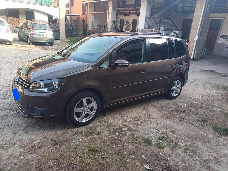 Marrone Usata 2012 VW Touran Comfortline Monovolume | 6400 € (Cara) - Immagine 1/4