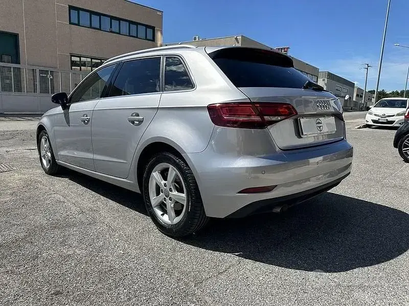 Usata Audi A3 Design 116 CV (85 kW) 2018 Grigio Berlina