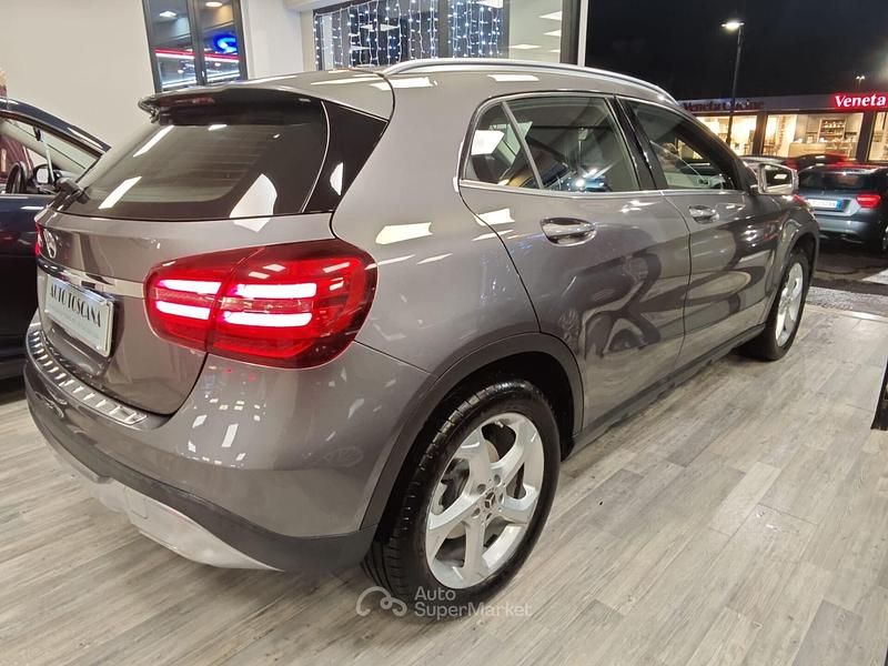 Usata Mercedes GLA200 Premium 136 CV (100 kW) 2018 Grigio SUV