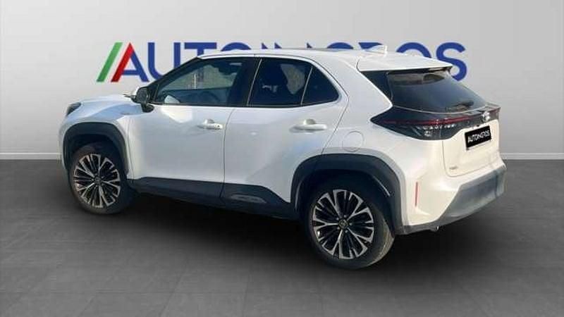 Usata Toyota Yaris Cross Lounge 92 CV (67 kW) 2022 Bianco SUV
