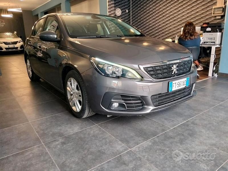 Grigio Usata 2018 Peugeot 308 Business-Line Tre volumi | 7990 € (Super prezzo) - Immagine 1/4