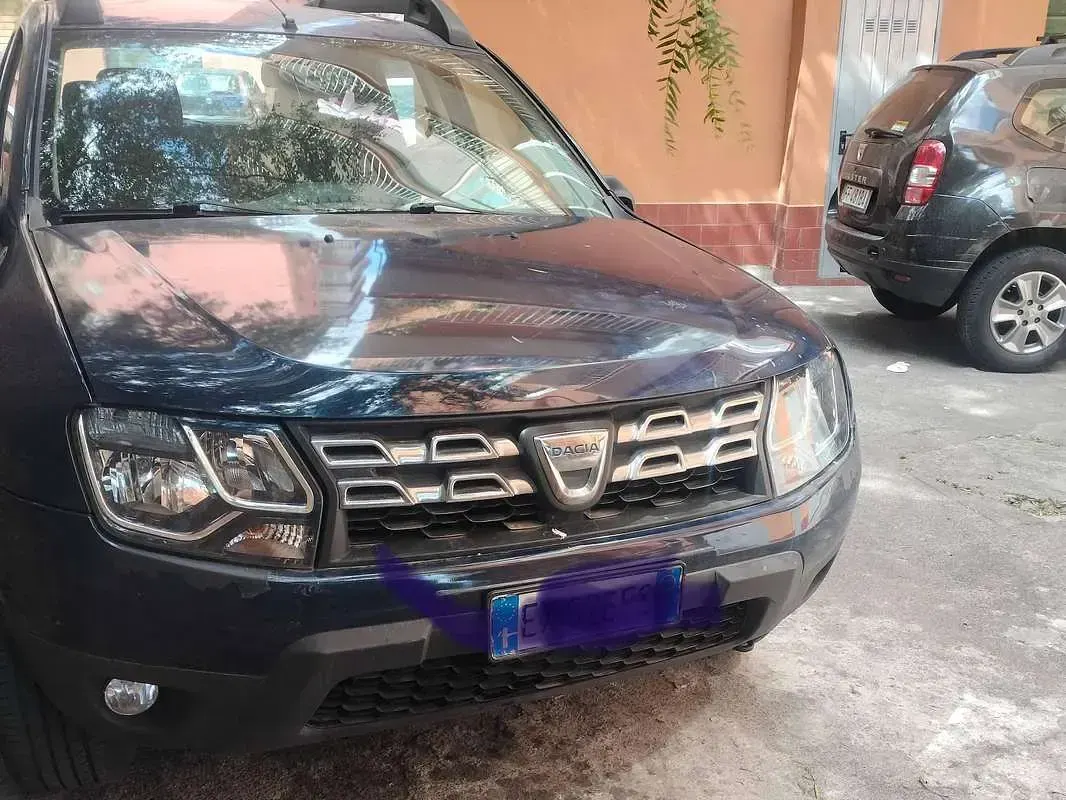 Usata Dacia Duster Lauréate 105 CV (77 kW) 2015 Blu/azzurro SUV