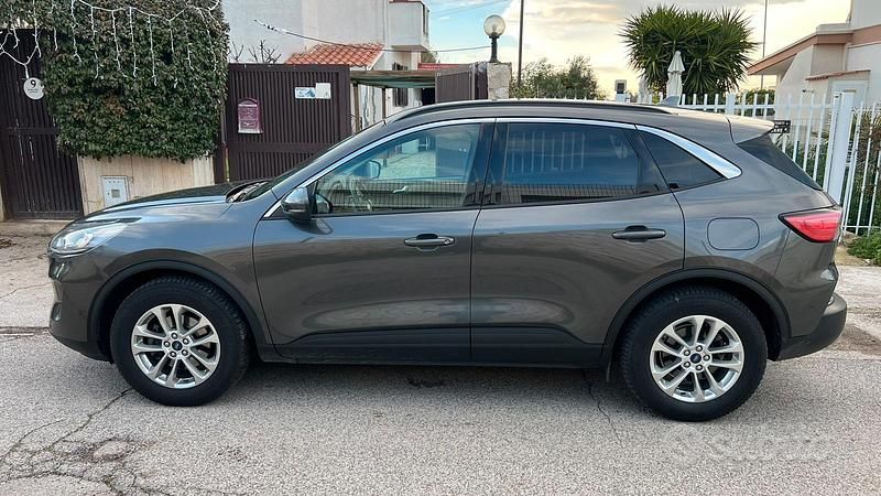Usata Ford Kuga Business Edition 120 CV (88 kW) 2022 Grigio SUV