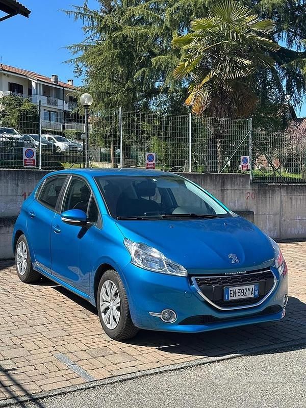 Usata Peugeot 208 Active 82 CV (60 kW) 2012 Blu Utilitaria