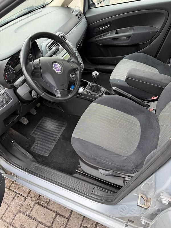 Usata Fiat Punto 77 CV (56 kW) 2010 Grigio Utilitaria