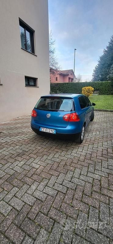 Usata VW Golf V 115 CV (84 kW) 2005 Blu Utilitaria