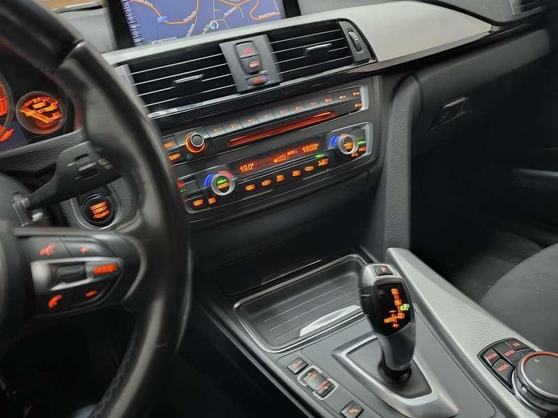 Usata BMW 318 143 CV (105 kW) 2015 Nero Berlina