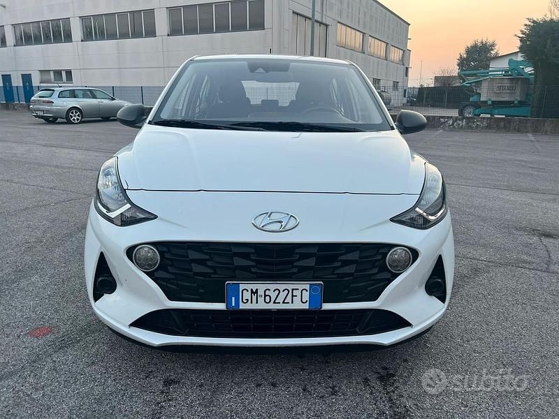 Usata Hyundai i10 Prime 67 CV (49 kW) 2022 Bianco Utilitaria