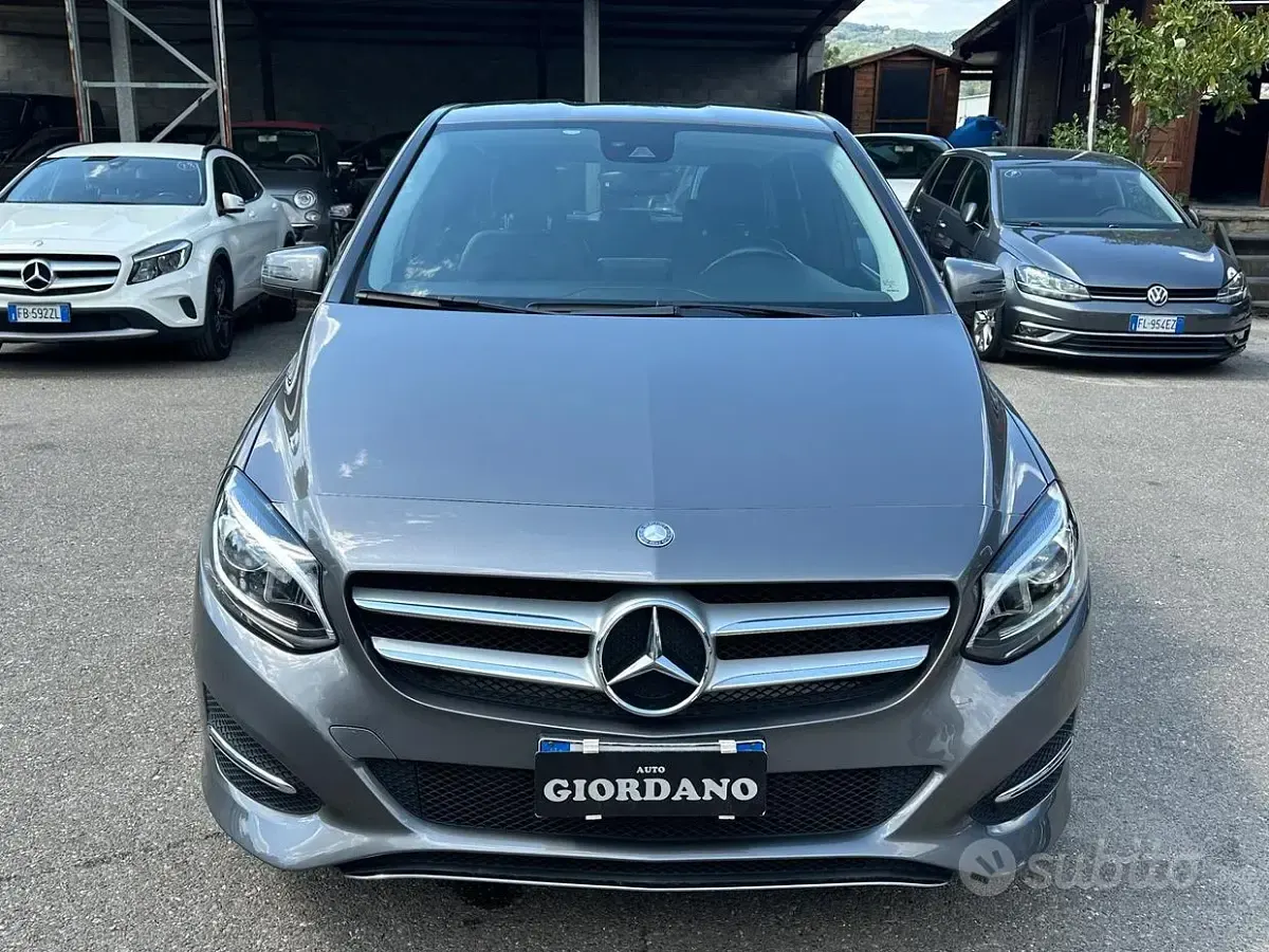 Usata Mercedes B180 Premium 109 CV (80 kW) 2017 Grigio Utilitaria