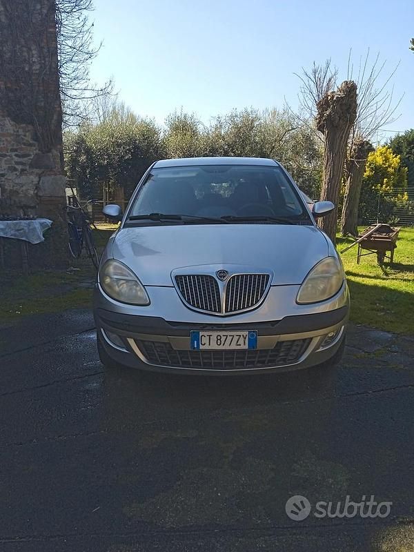 Usata Lancia Ypsilon 80 CV (58 kW) 2005 Grigio Utilitaria