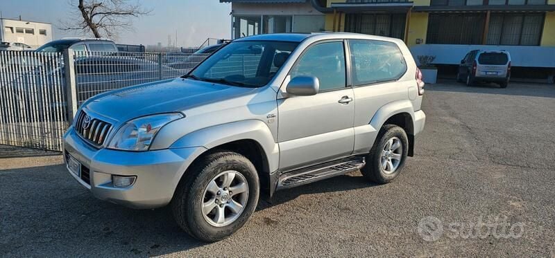 Usata Toyota Land Cruiser Executive 172 CV (126 kW) 2005 Argento SUV