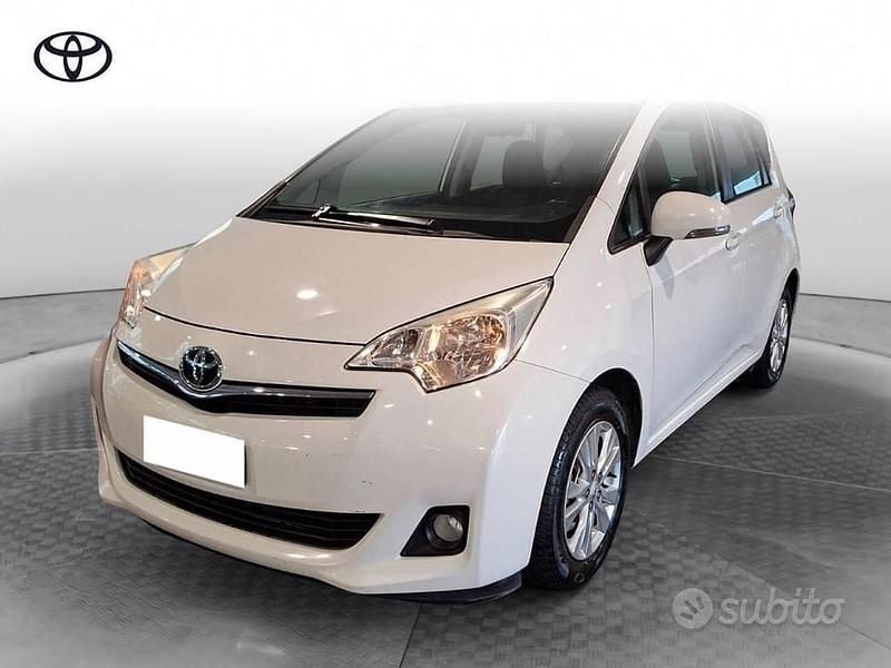 Bianco Usata 2012 Toyota Verso-S Monovolume | 6900 € (Buon prezzo) - Immagine 1/4