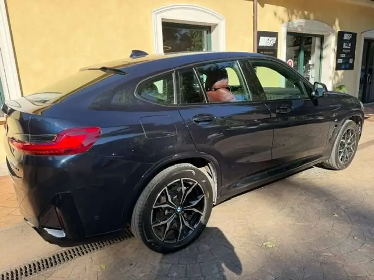 Usata BMW X4 M Sport 190 CV (139 kW) 2023 Blu/azzurro SUV