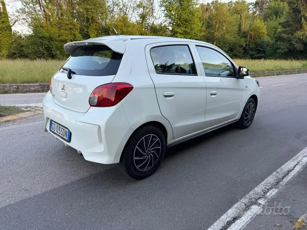 Usata Mitsubishi Space Star Intense 71 CV (52 kW) 2020 Grigio Utilitaria