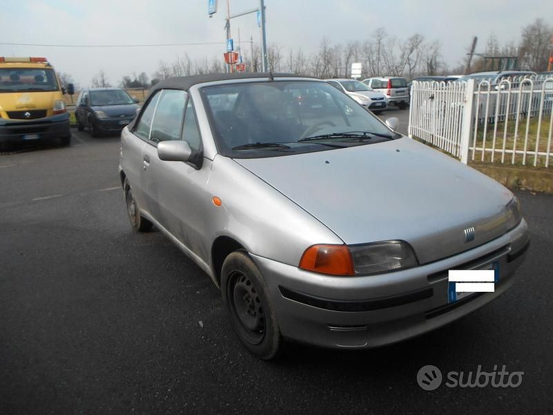 Usata Fiat Punto Cabriolet 59 CV (43 kW) 2000 Grigio Cabrio