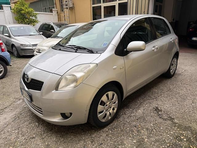 Usata Toyota Yaris Sol 90 CV (66 kW) 2007 Grigio Berlina