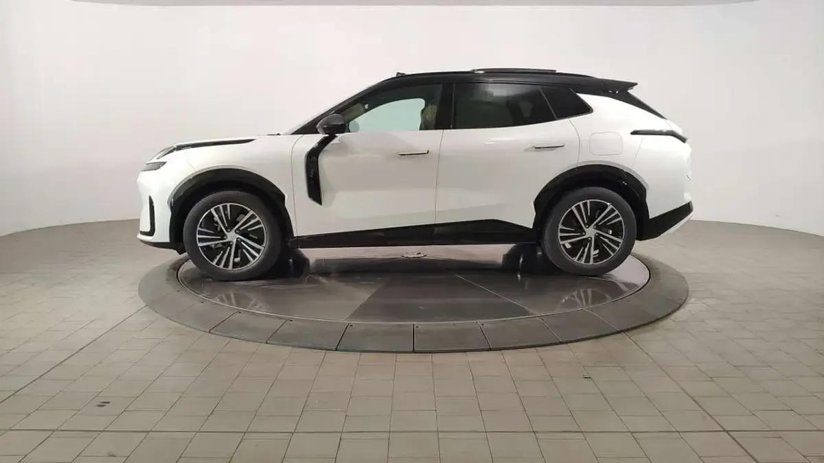 Nuova Lynk & Co 08 139 CV (102 kW) 2025 Chrystal white metallizzato SUV