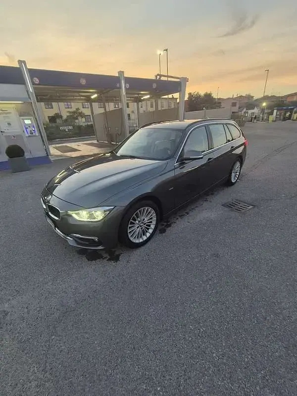 Usata BMW 318 Luxury Line 150 CV (110 kW) 2017 Station wagon